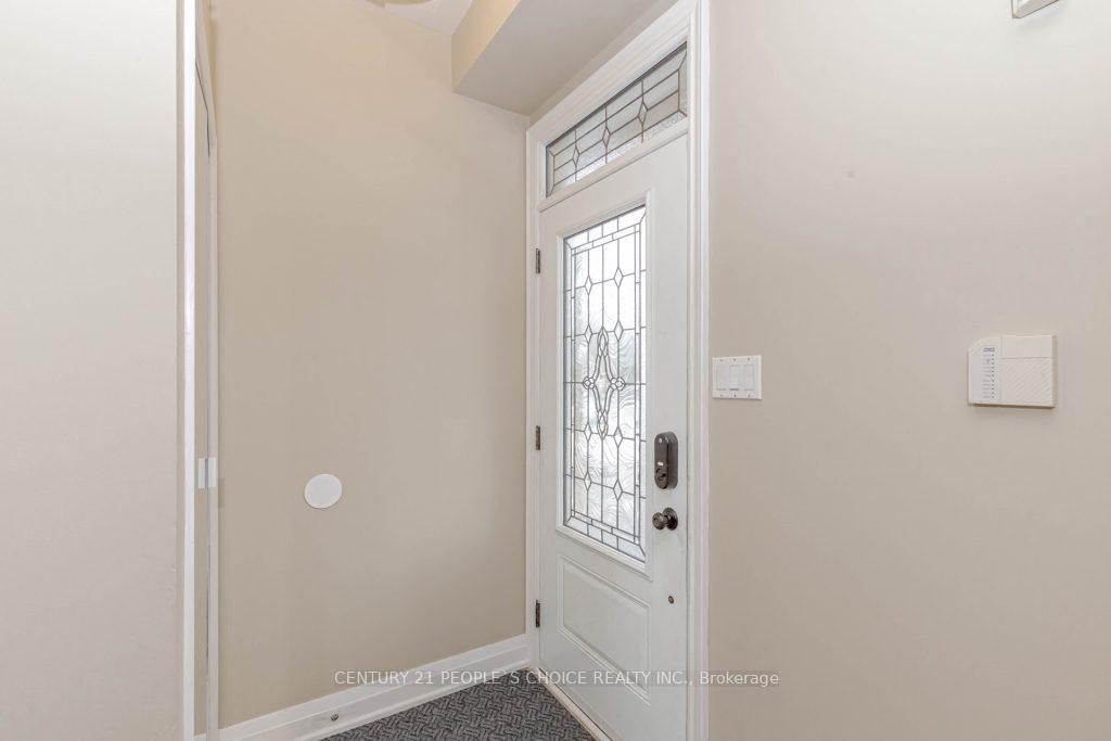 Photo 5 of 92 Legnano Crescent, Vaughan, Vellore Village — HOMEH