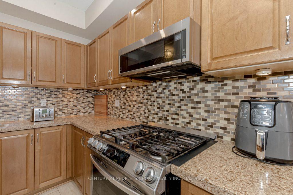 Photo 12 of 92 Legnano Crescent, Vaughan, Vellore Village — HOMEH