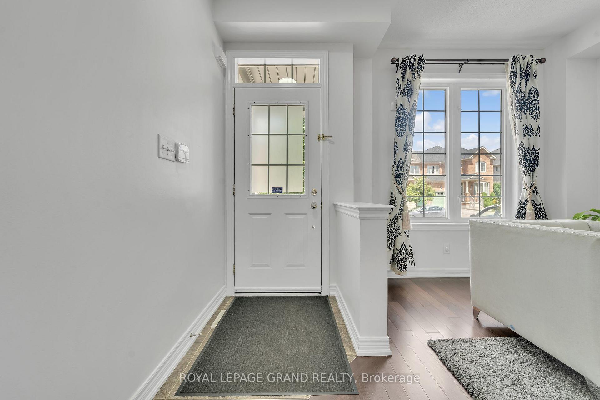 Photo 3 of 38 Totten Drive, Brampton, Sandringham-Wellington — HOMEH