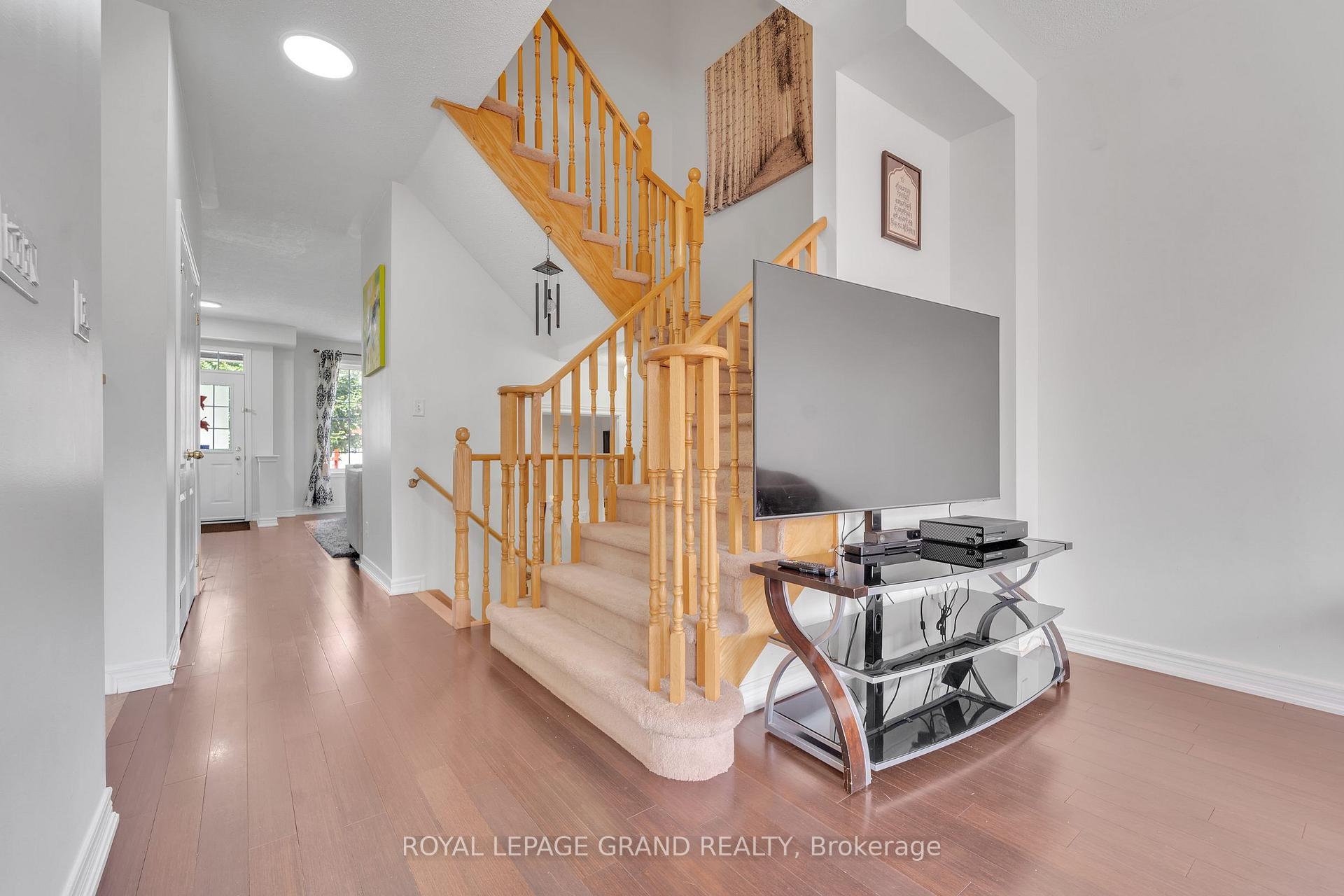 Photo 5 of 38 Totten Drive, Brampton, Sandringham-Wellington — HOMEH