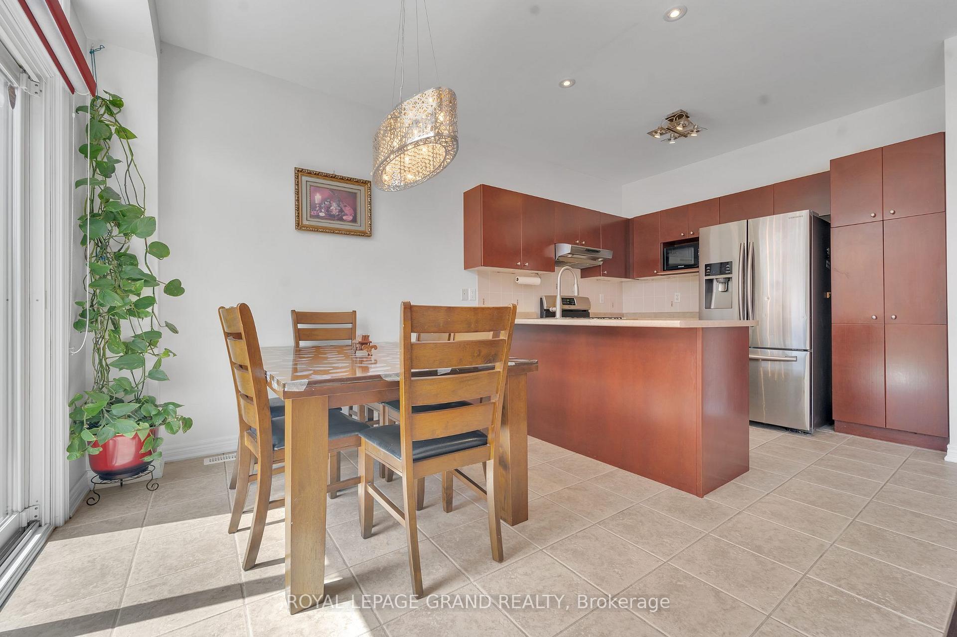 Photo 6 of 38 Totten Drive, Brampton, Sandringham-Wellington — HOMEH