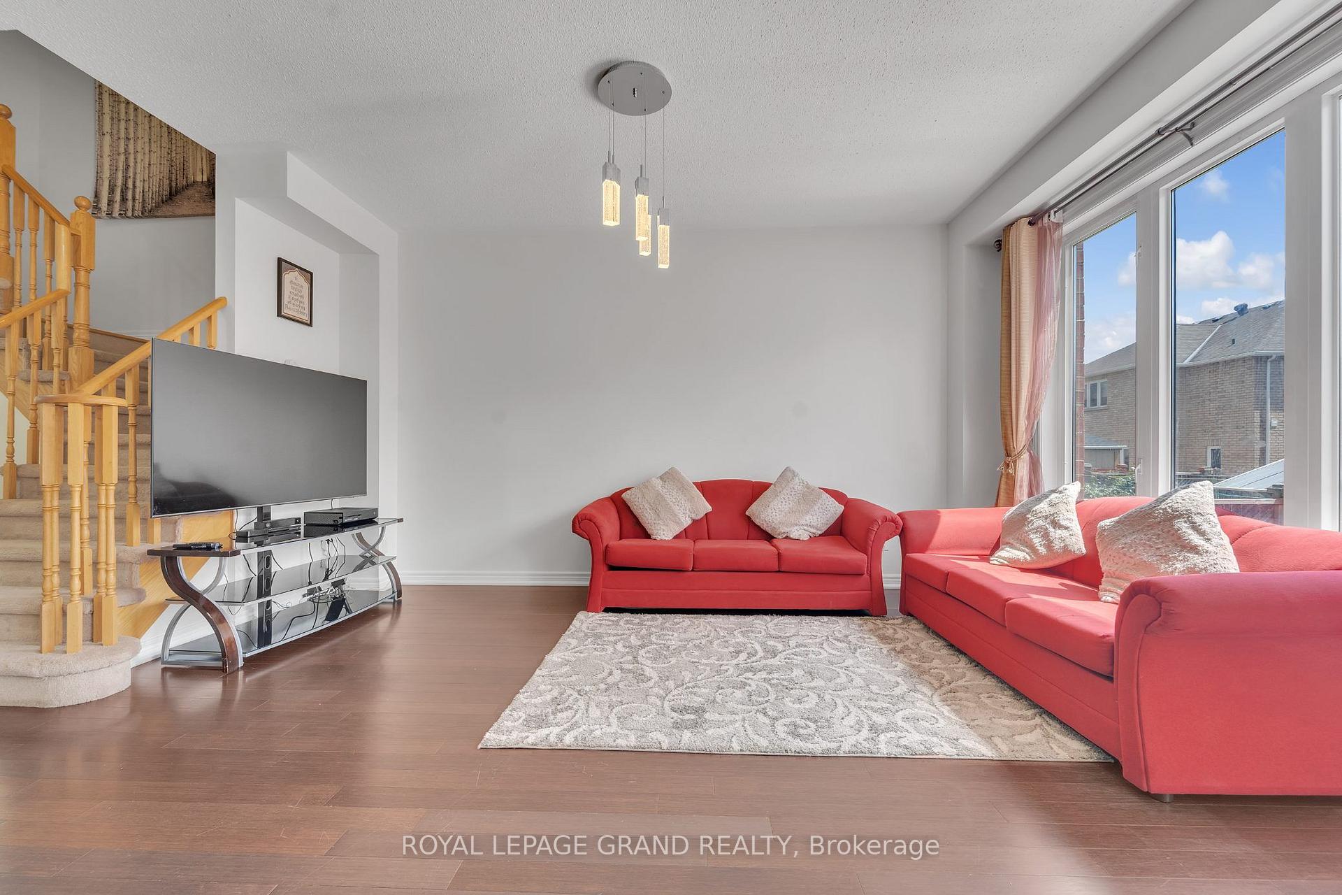Photo 7 of 38 Totten Drive, Brampton, Sandringham-Wellington — HOMEH