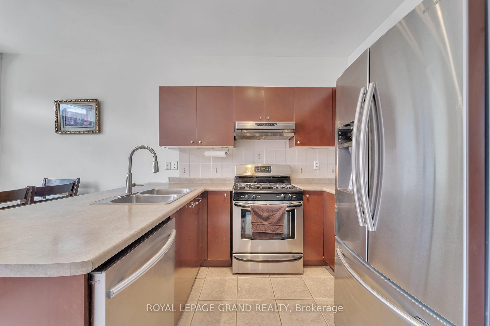 Photo 9 of 38 Totten Drive, Brampton, Sandringham-Wellington — HOMEH