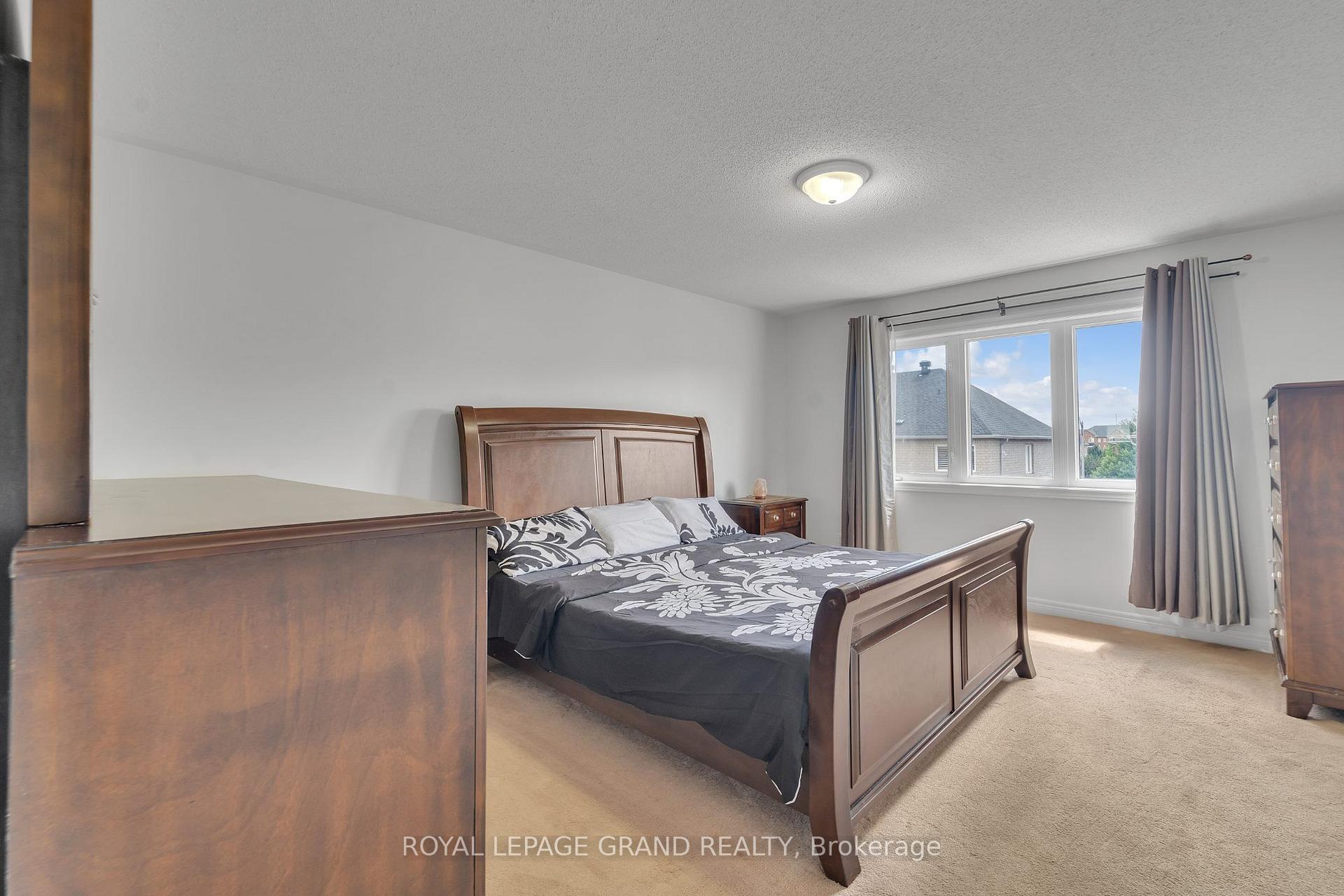 Photo 11 of 38 Totten Drive, Brampton, Sandringham-Wellington — HOMEH