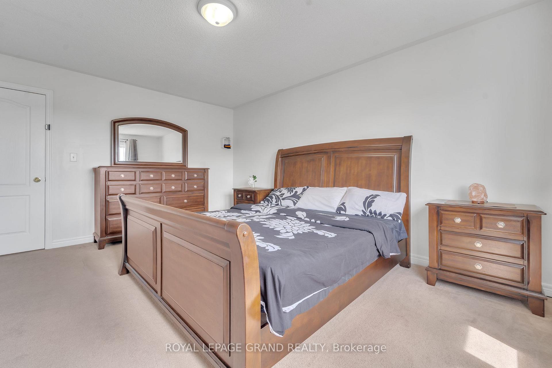 Photo 12 of 38 Totten Drive, Brampton, Sandringham-Wellington — HOMEH