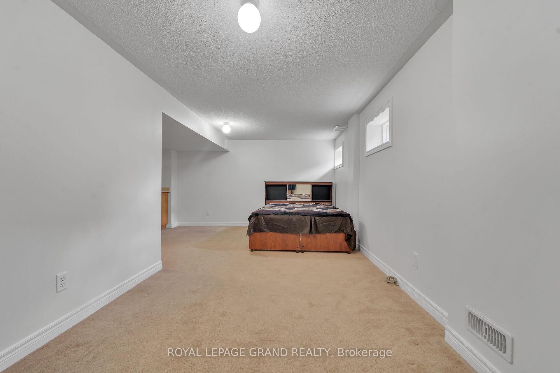 Photo 18 of 38 Totten Drive, Brampton, Sandringham-Wellington — HOMEH