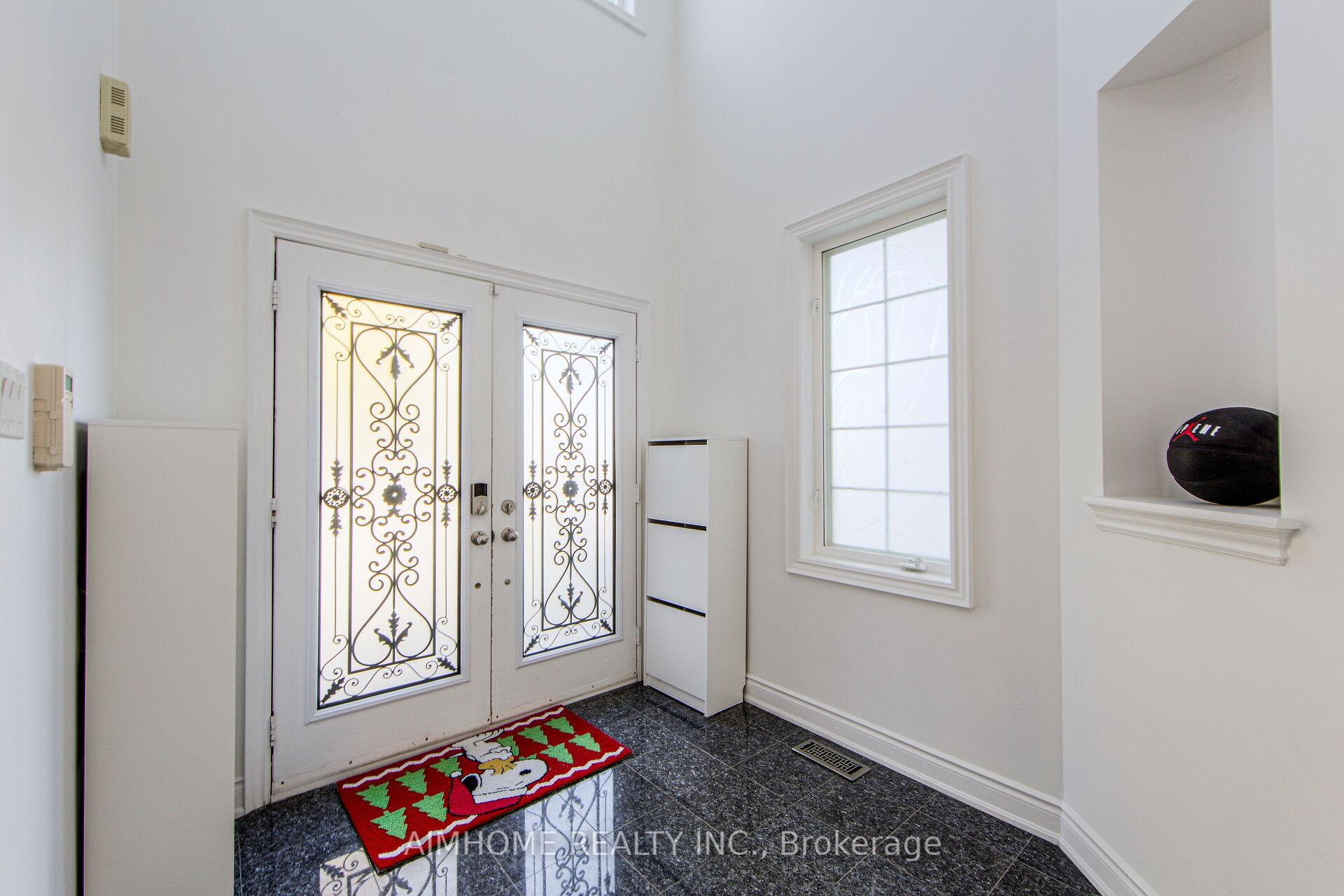 Photo 5 of 147 Ner Israel Drive, Vaughan, Patterson — HOMEH