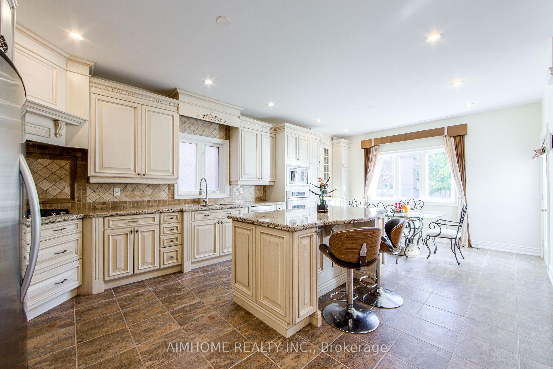 Photo 12 of 147 Ner Israel Drive, Vaughan, Patterson — HOMEH