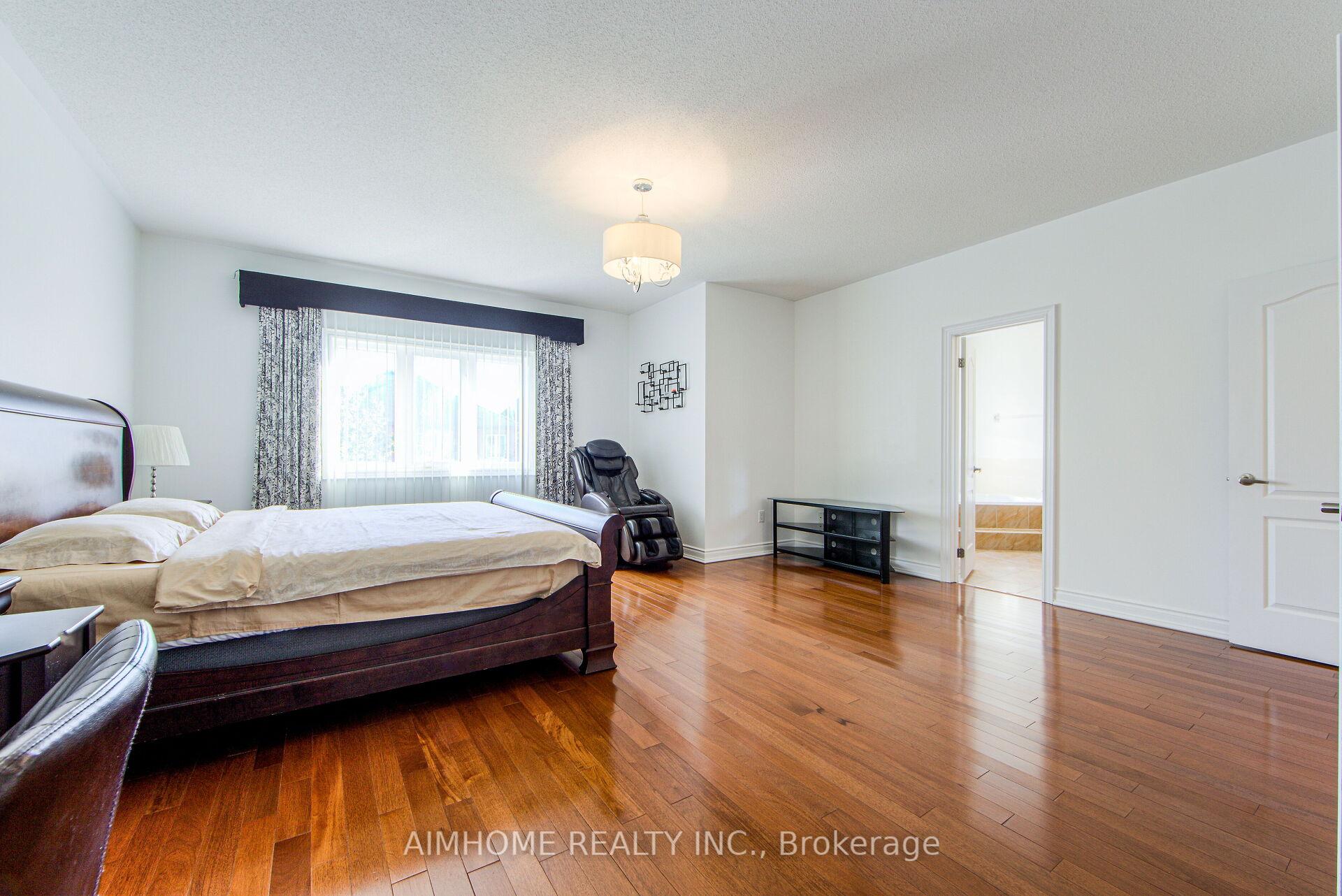 Photo 24 of 147 Ner Israel Drive, Vaughan, Patterson — HOMEH