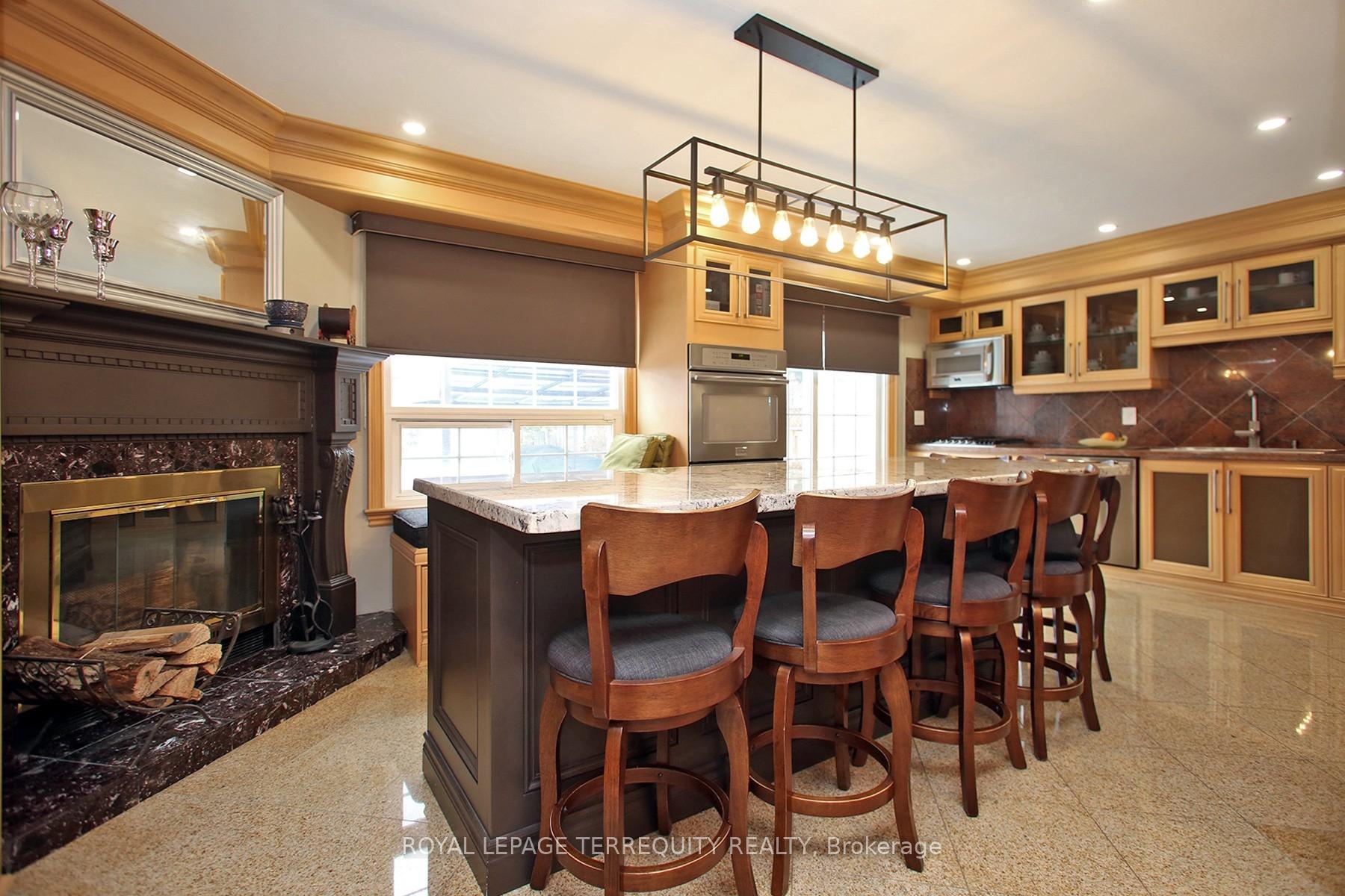 Photo 9 of 40 Large Crescent, Ajax, Central — HOMEH