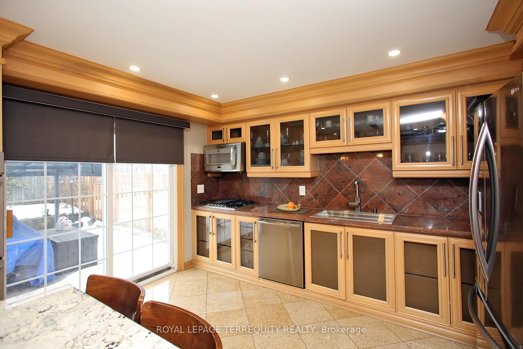 Photo 12 of 40 Large Crescent, Ajax, Central — HOMEH