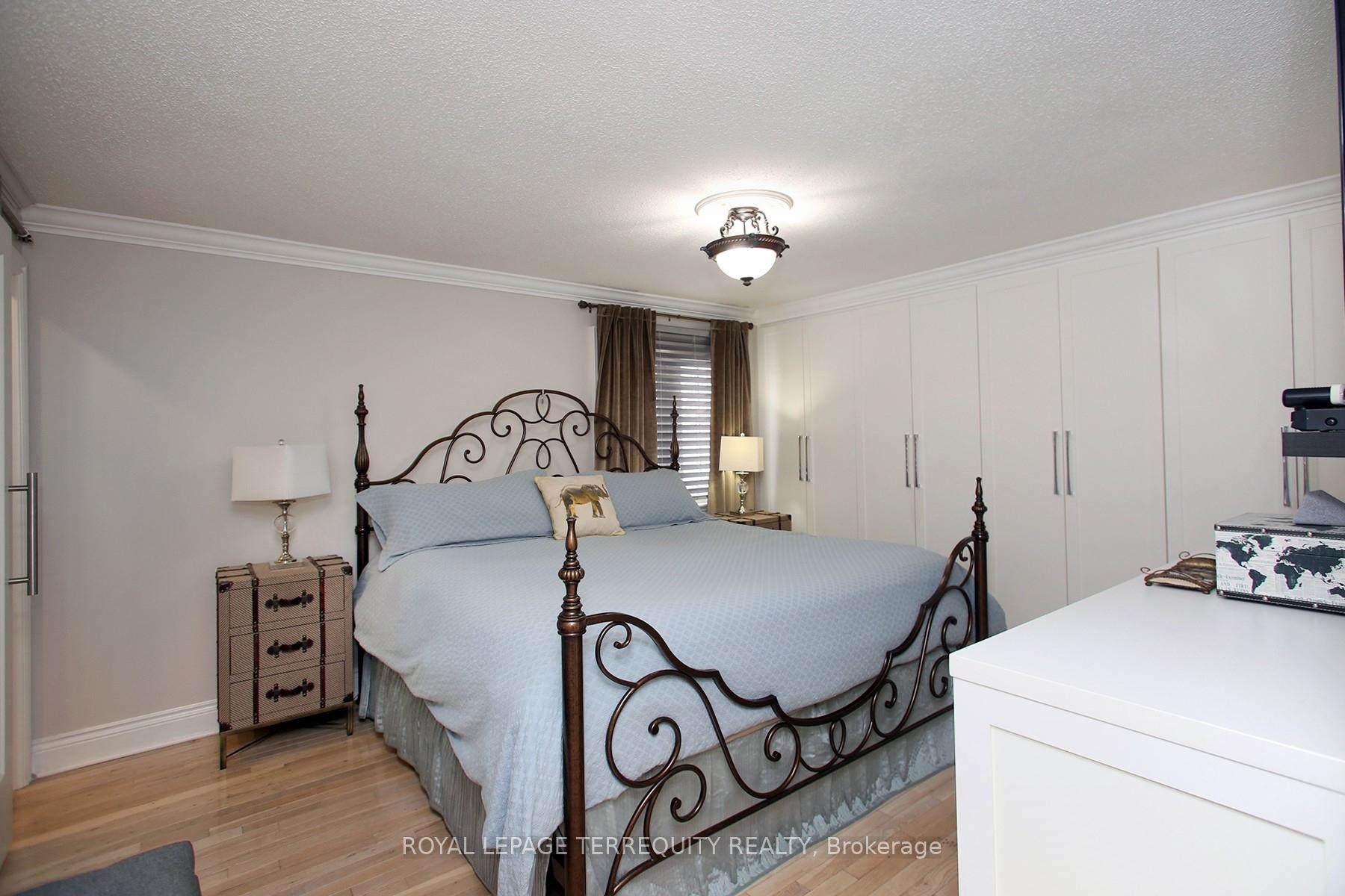 Photo 20 of 40 Large Crescent, Ajax, Central — HOMEH