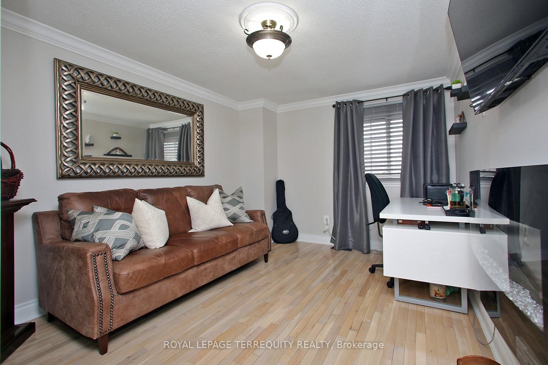 Photo 22 of 40 Large Crescent, Ajax, Central — HOMEH
