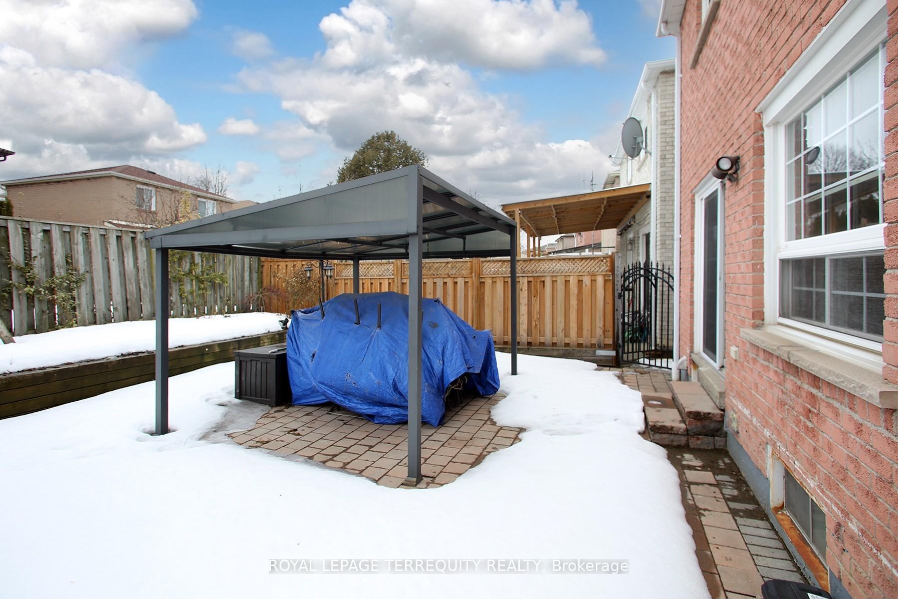 Photo 30 of 40 Large Crescent, Ajax, Central — HOMEH