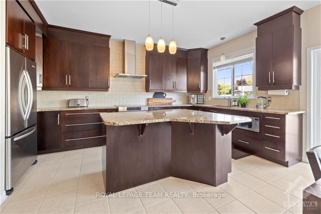 Photo 9 of 650 Brookwood Circle, Ottawa, Barrhaven - Stonebridge — HOMEH