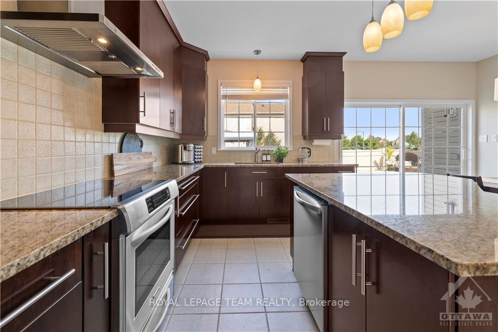 Photo 10 of 650 Brookwood Circle, Ottawa, Barrhaven - Stonebridge — HOMEH