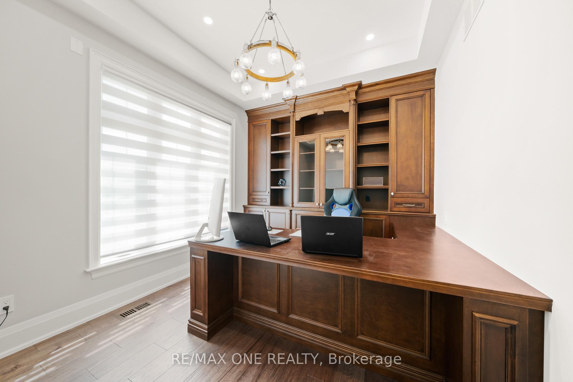 Photo 5 of 14 Clemson Crescent, Vaughan, Maple — HOMEH