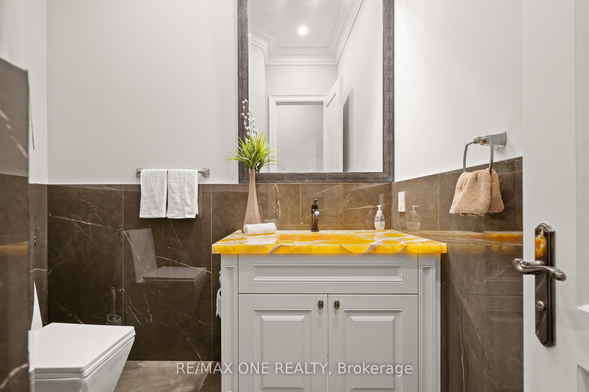 Photo 9 of 14 Clemson Crescent, Vaughan, Maple — HOMEH