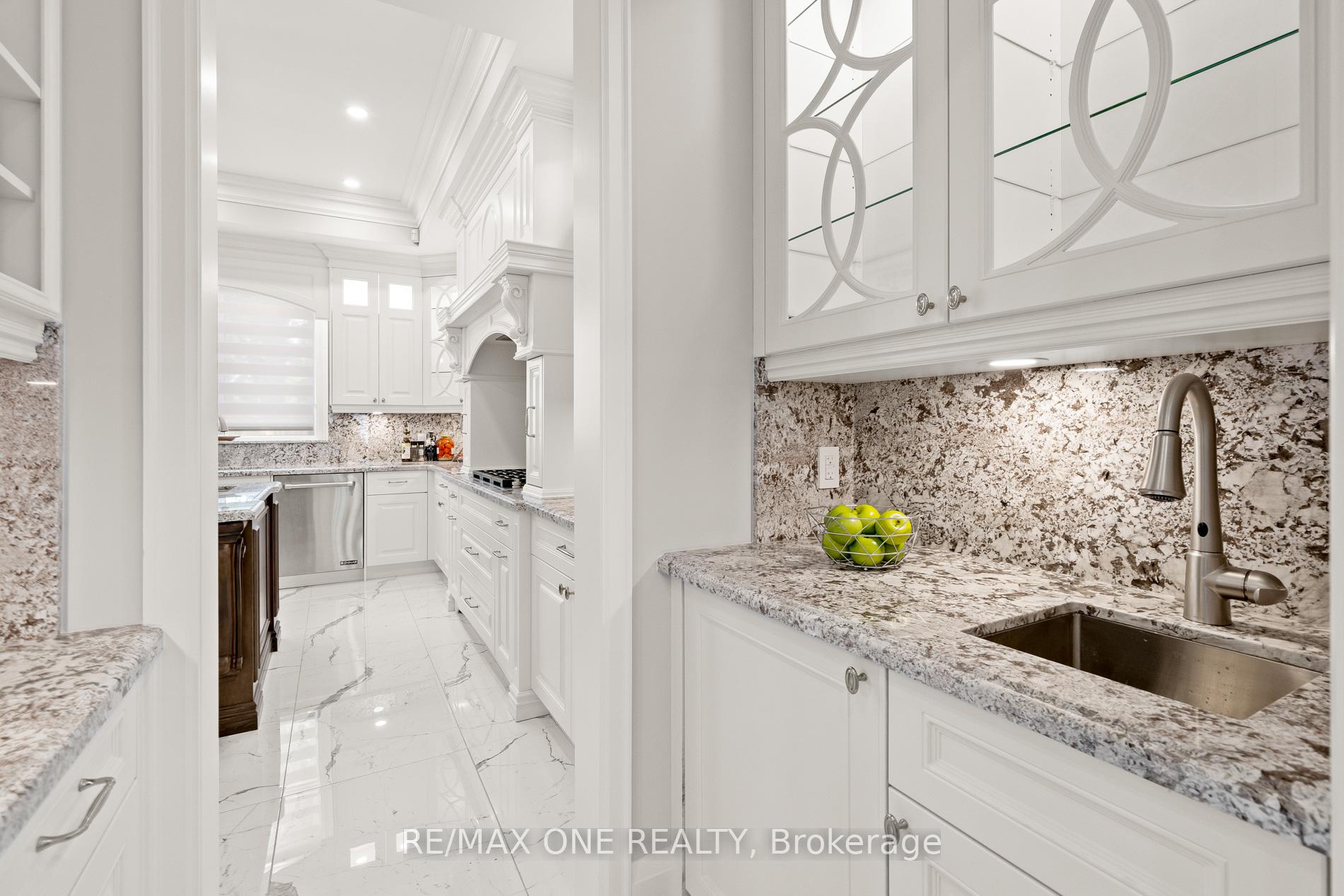 Photo 13 of 14 Clemson Crescent, Vaughan, Maple — HOMEH