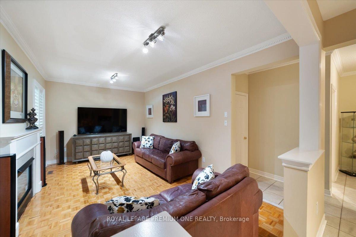 Photo 10 of 45 Forecastle Road, Vaughan, Patterson — HOMEH