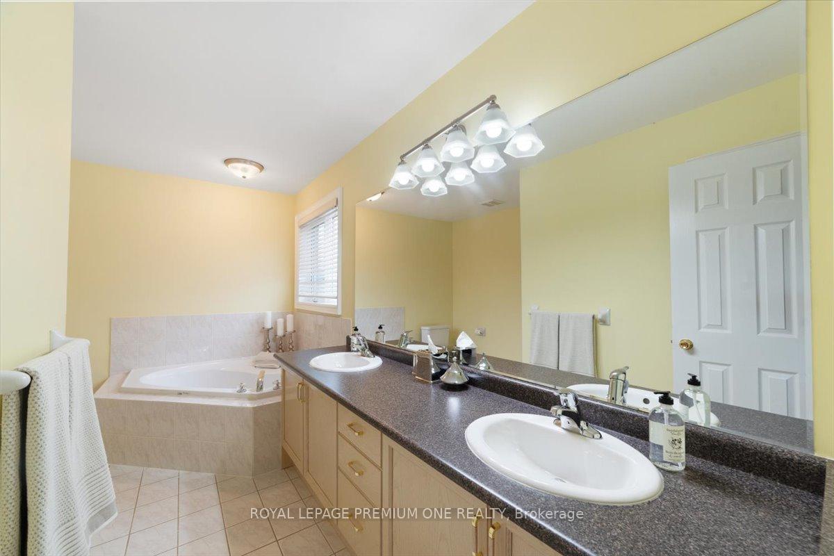 Photo 17 of 45 Forecastle Road, Vaughan, Patterson — HOMEH