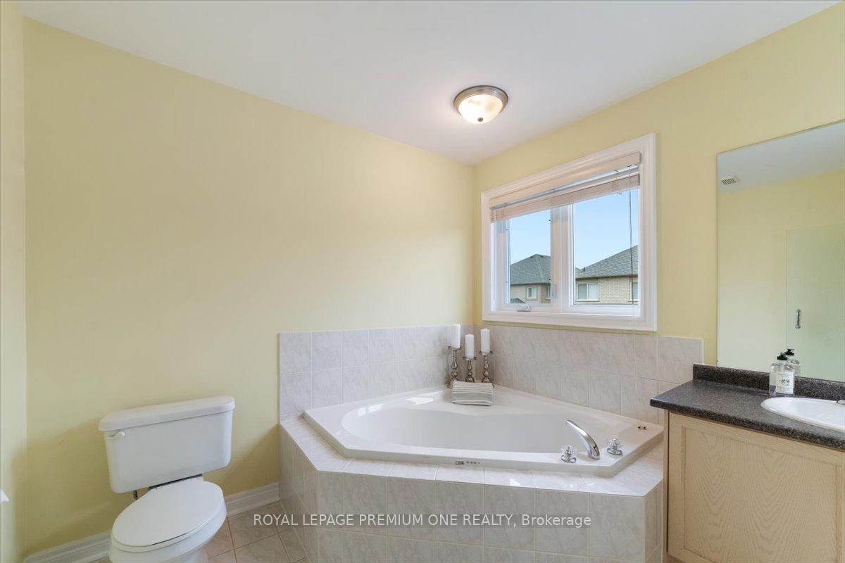 Photo 19 of 45 Forecastle Road, Vaughan, Patterson — HOMEH