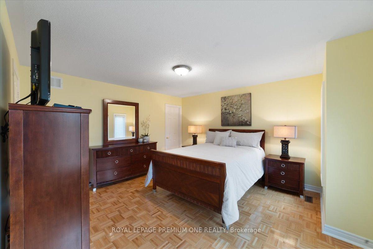 Photo 20 of 45 Forecastle Road, Vaughan, Patterson — HOMEH