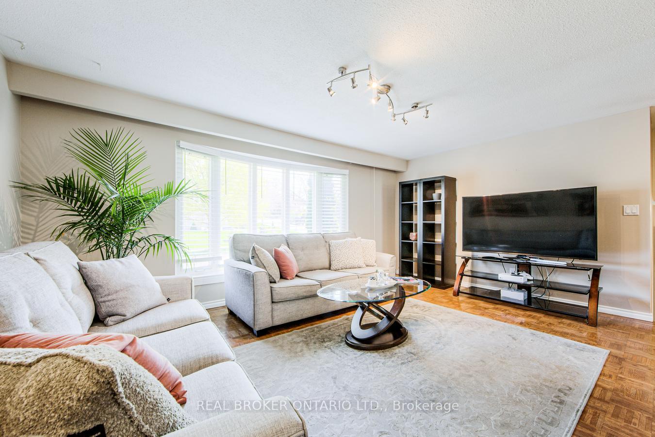 Photo 6 of 44 Mark Street, Aurora, Aurora Village — HOMEH
