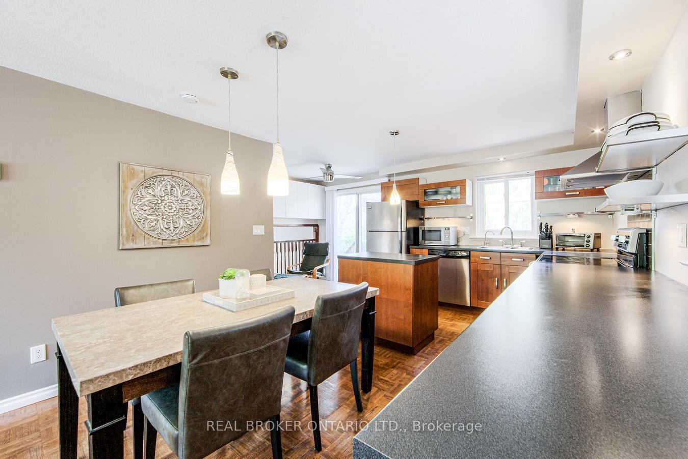 Photo 10 of 44 Mark Street, Aurora, Aurora Village — HOMEH