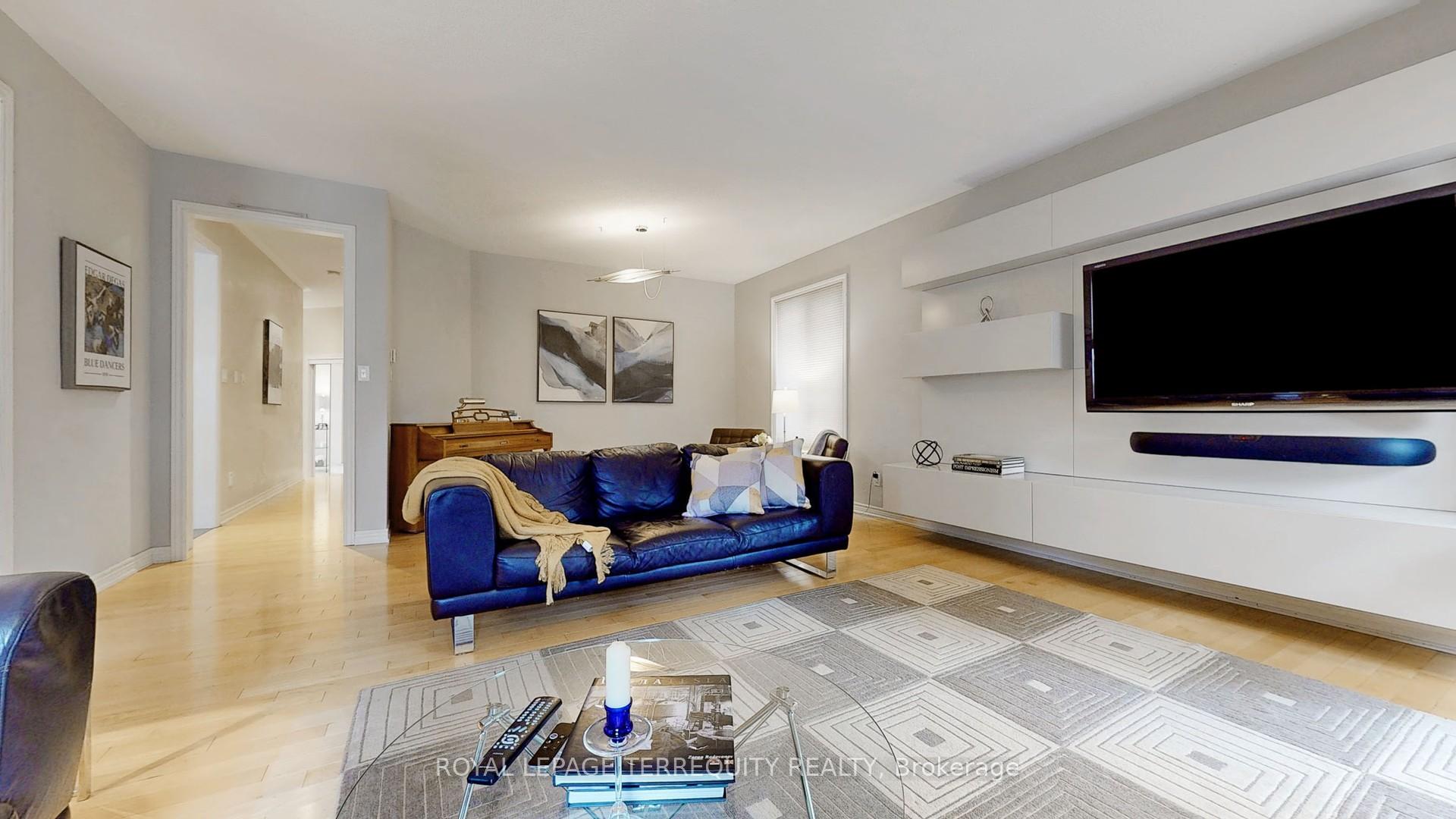 Photo 9 of 120 Guery Crescent, Vaughan, East Woodbridge — HOMEH