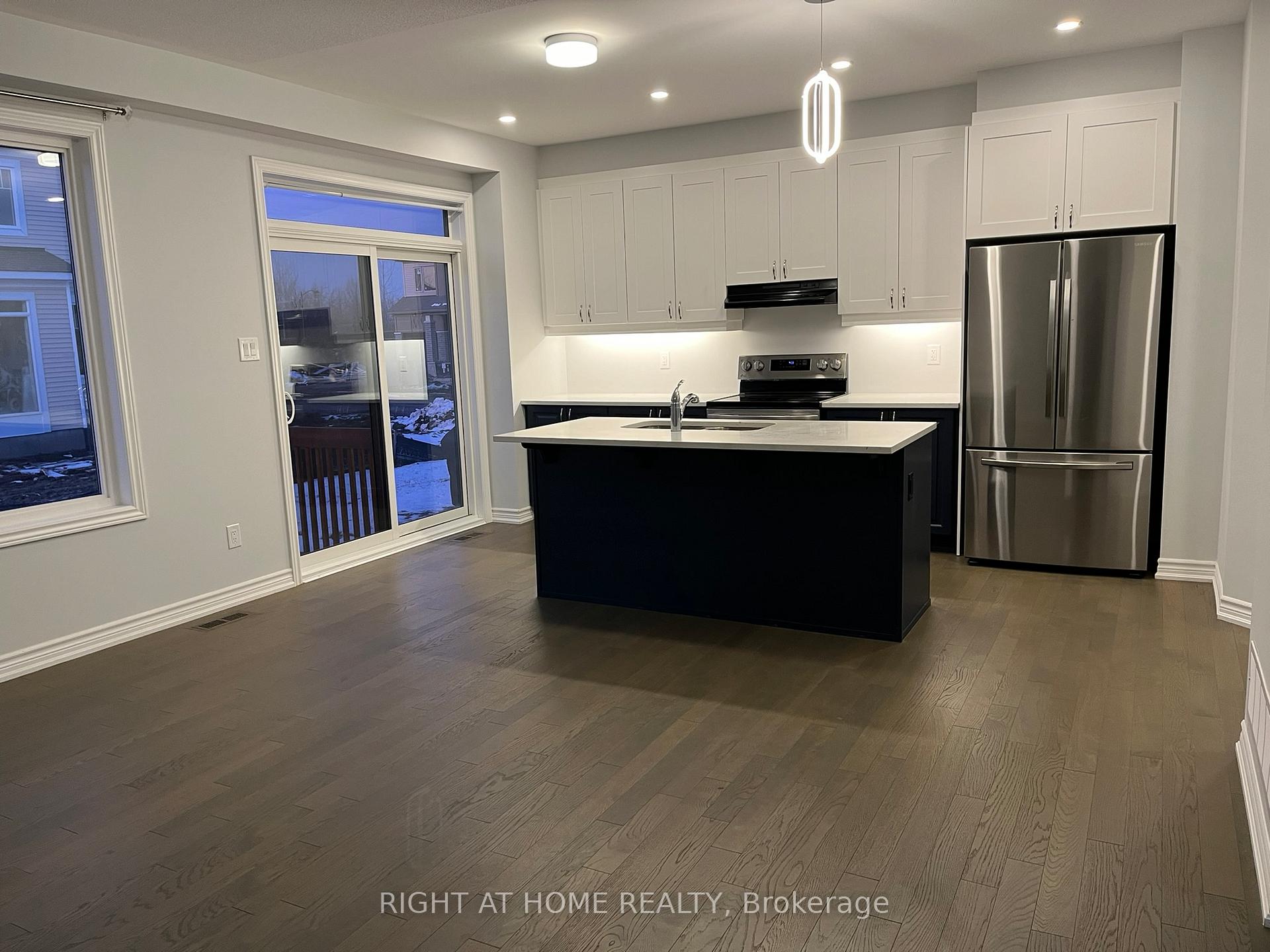Photo 13 of 702 Perseus Avenue, Ottawa, Barrhaven - Half Moon Bay — HOMEH