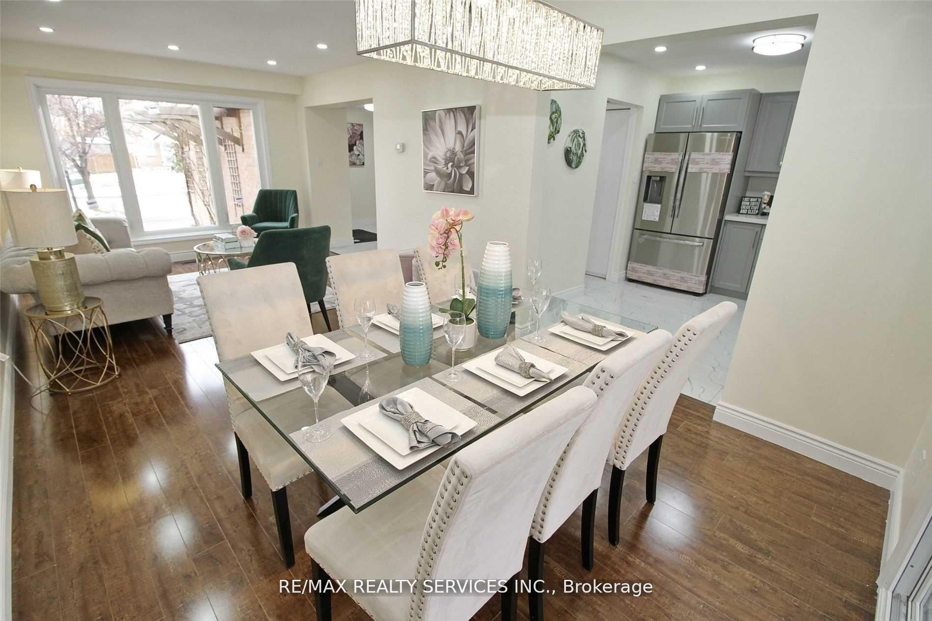 Photo 7 of 18 Festoon Place, Brampton, Southgate — HOMEH