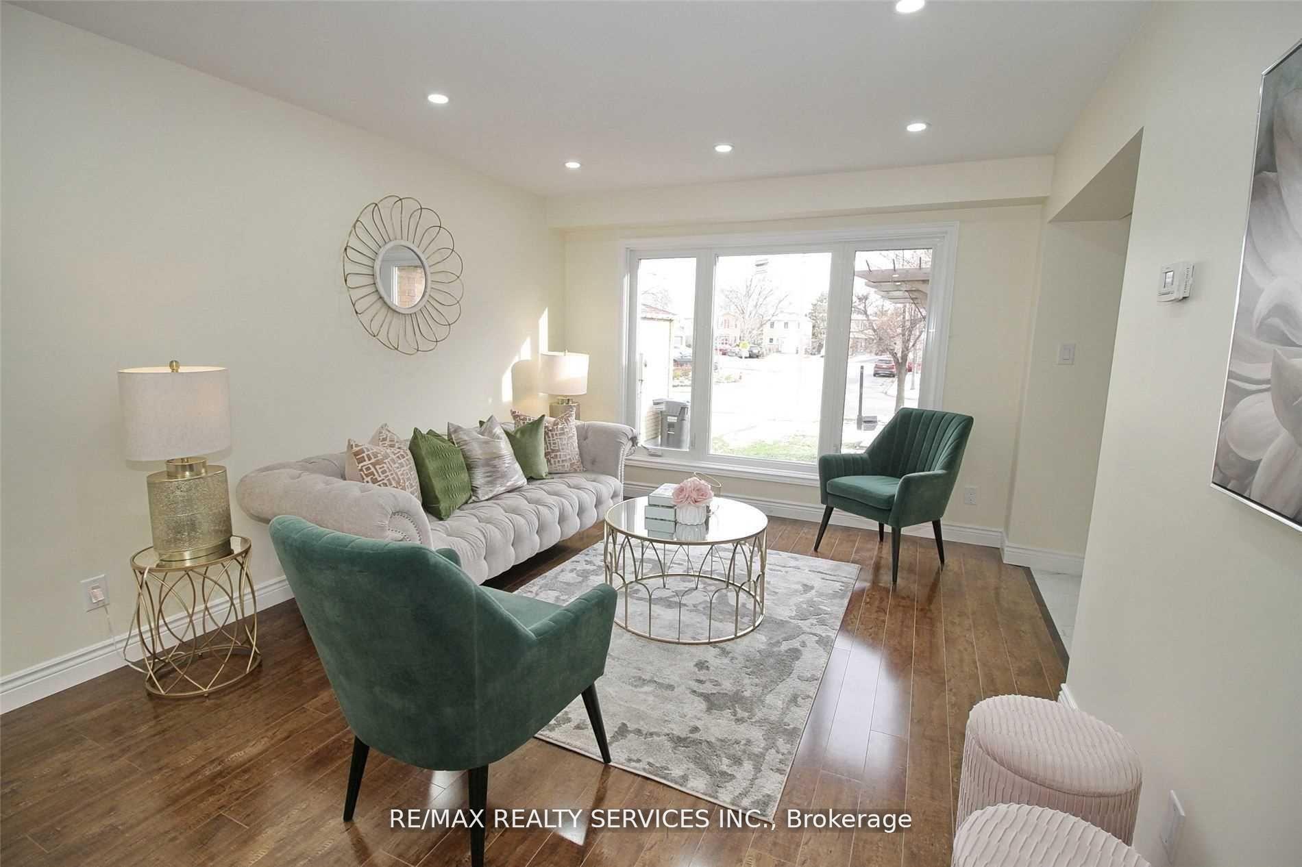 Photo 8 of 18 Festoon Place, Brampton, Southgate — HOMEH