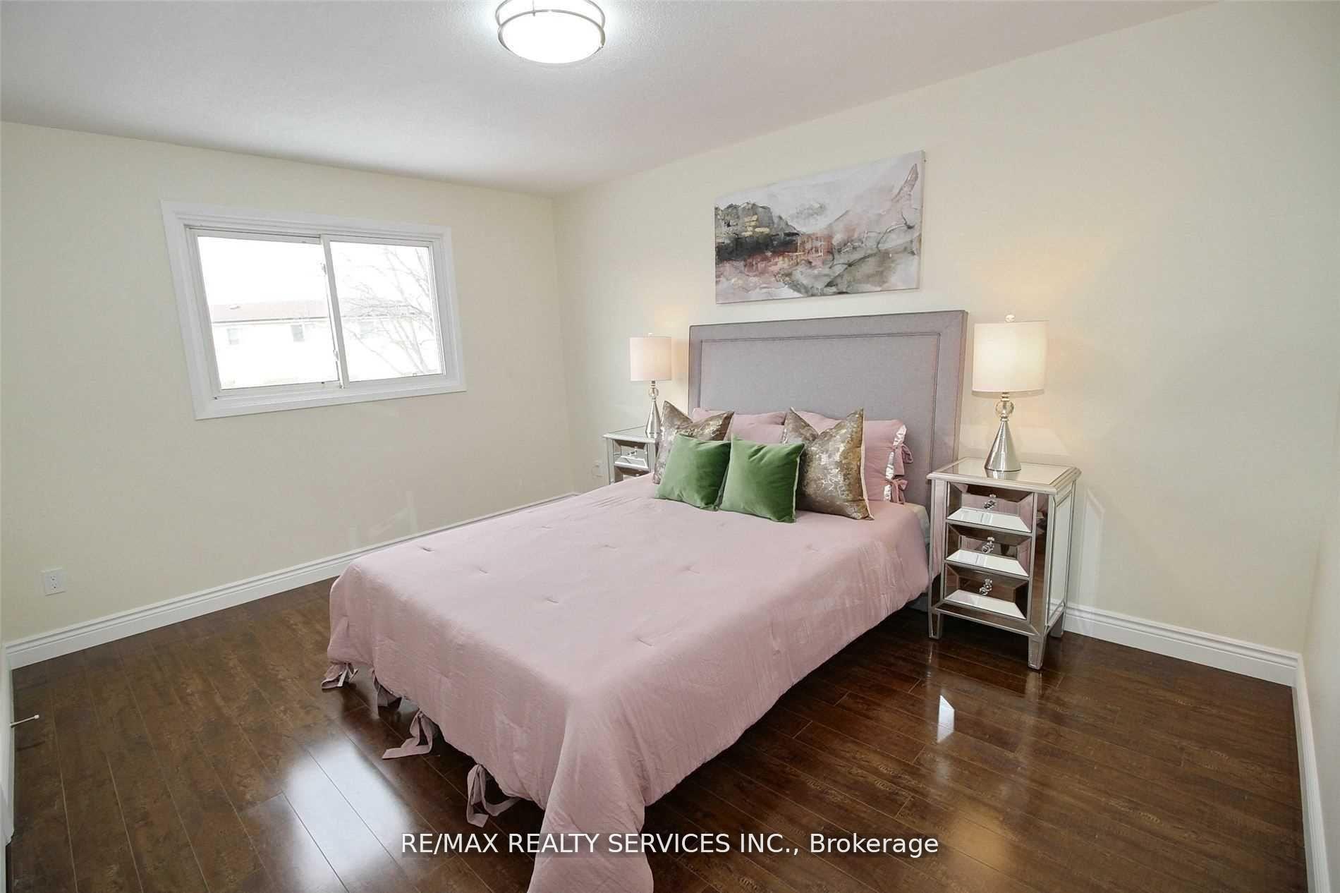 Photo 12 of 18 Festoon Place, Brampton, Southgate — HOMEH