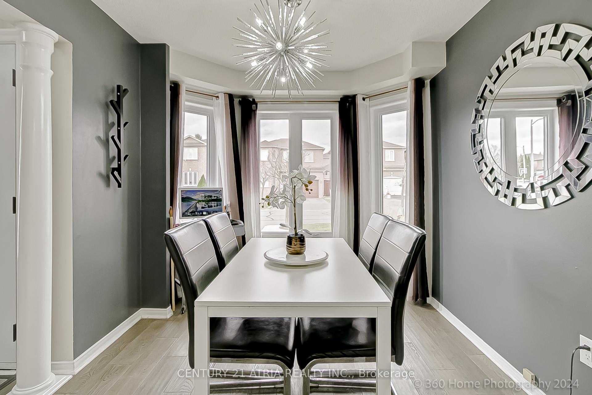 Photo 5 of 122 Denton Circle, Vaughan, Maple — HOMEH