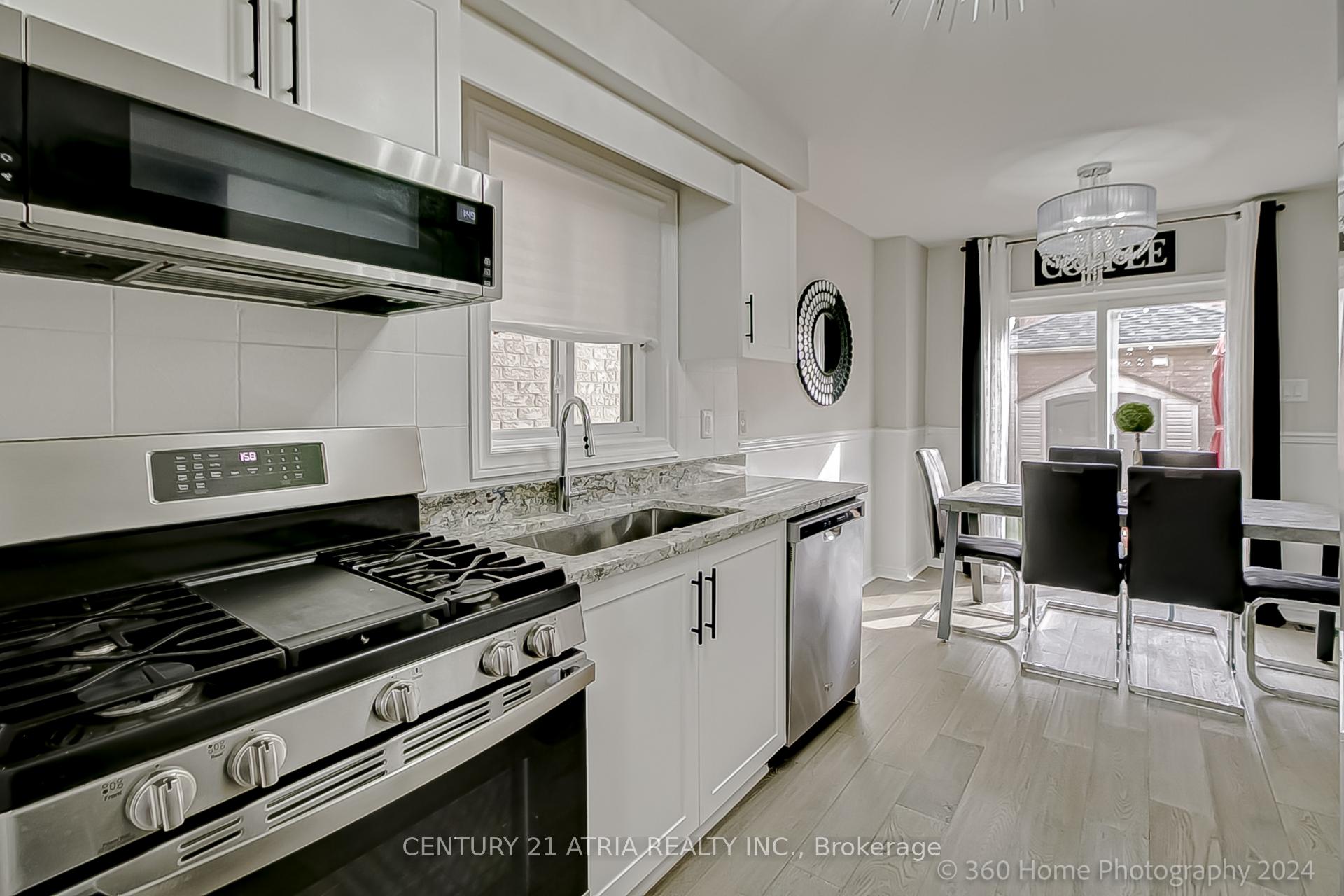 Photo 7 of 122 Denton Circle, Vaughan, Maple — HOMEH