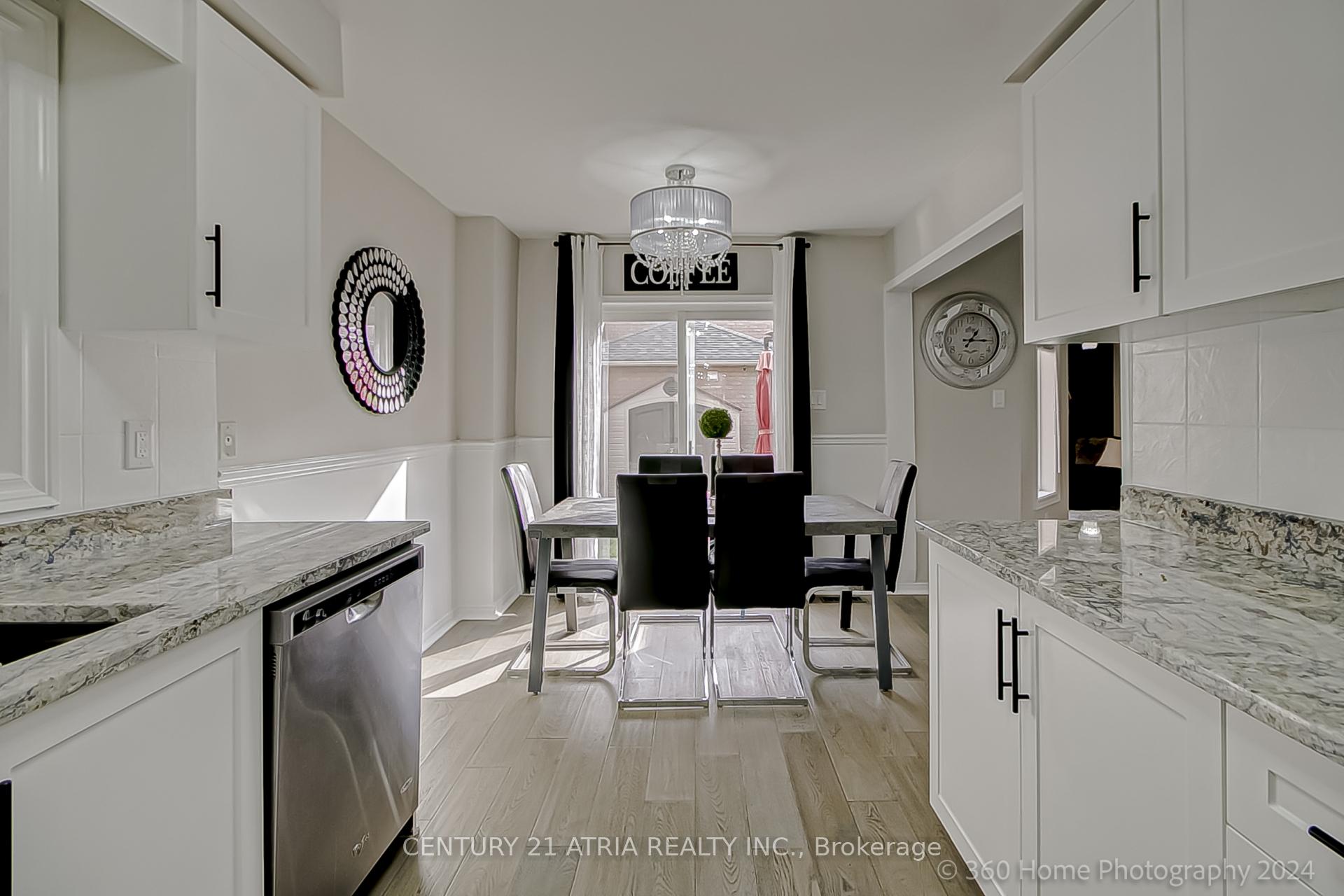 Photo 8 of 122 Denton Circle, Vaughan, Maple — HOMEH