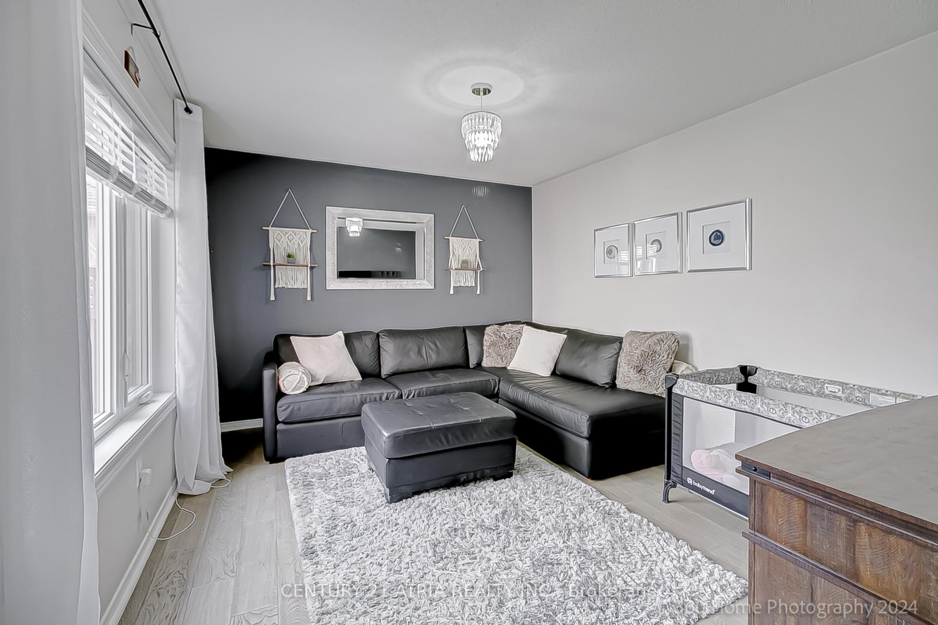 Photo 11 of 122 Denton Circle, Vaughan, Maple — HOMEH