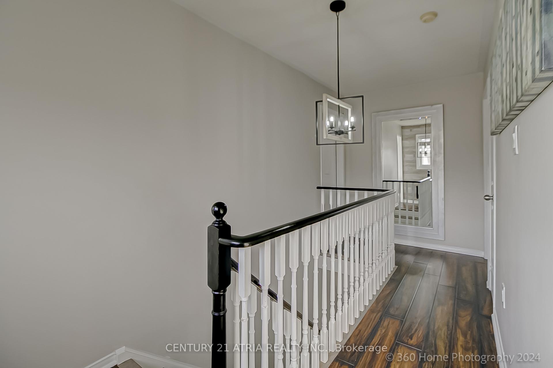 Photo 14 of 122 Denton Circle, Vaughan, Maple — HOMEH