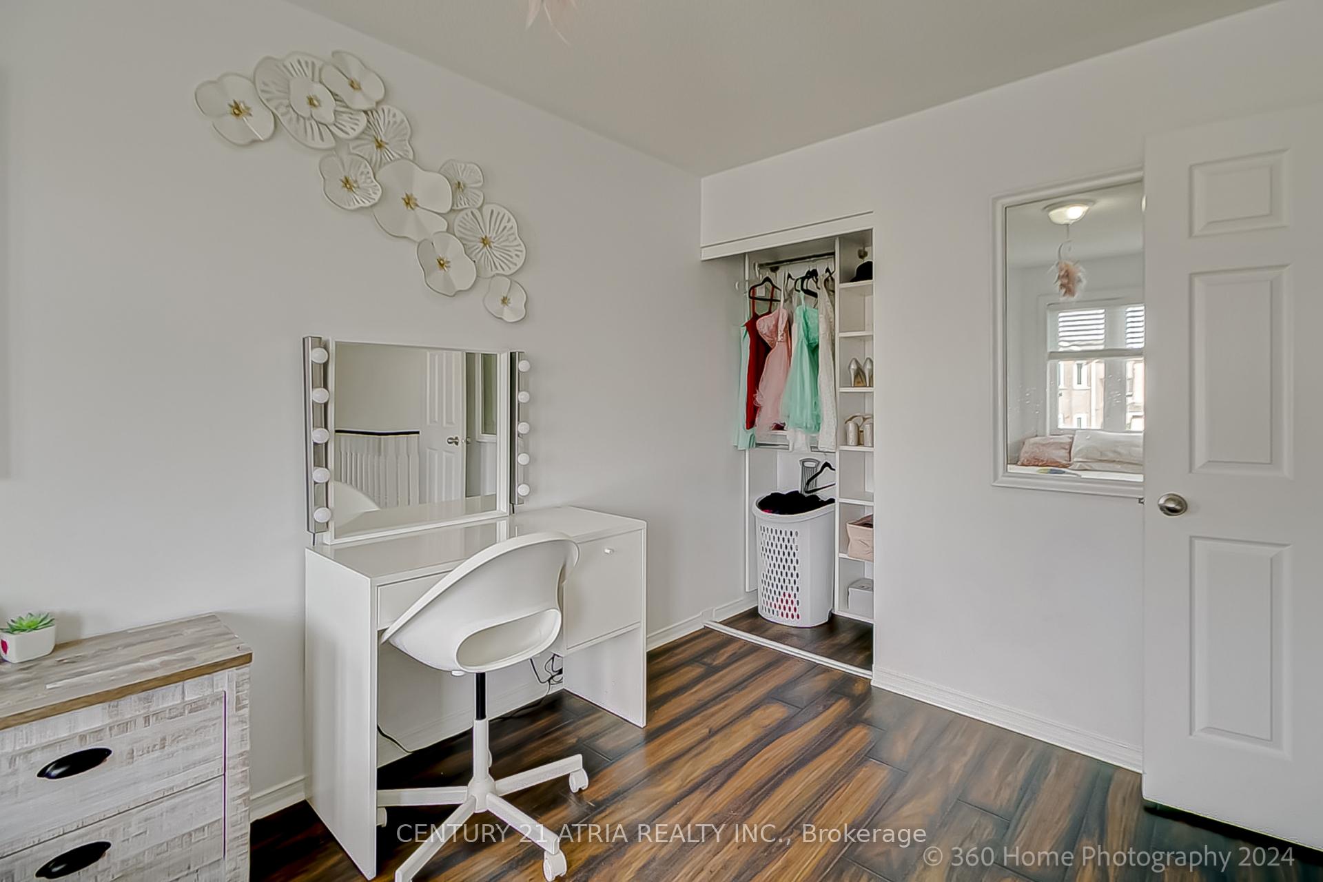 Photo 18 of 122 Denton Circle, Vaughan, Maple — HOMEH