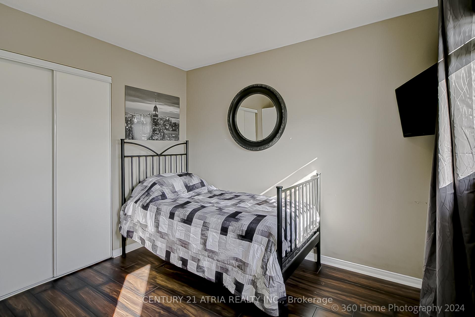 Photo 19 of 122 Denton Circle, Vaughan, Maple — HOMEH