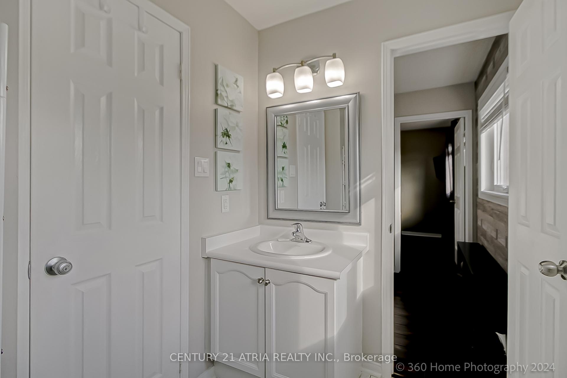Photo 21 of 122 Denton Circle, Vaughan, Maple — HOMEH