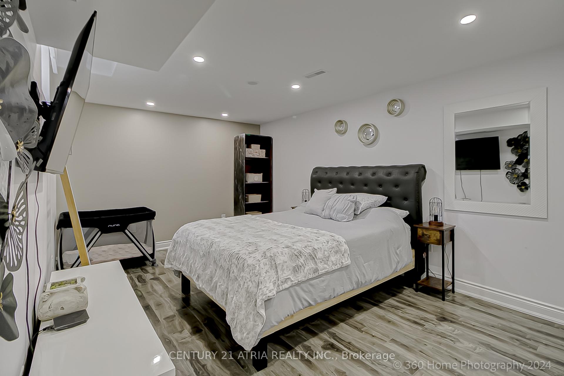Photo 23 of 122 Denton Circle, Vaughan, Maple — HOMEH