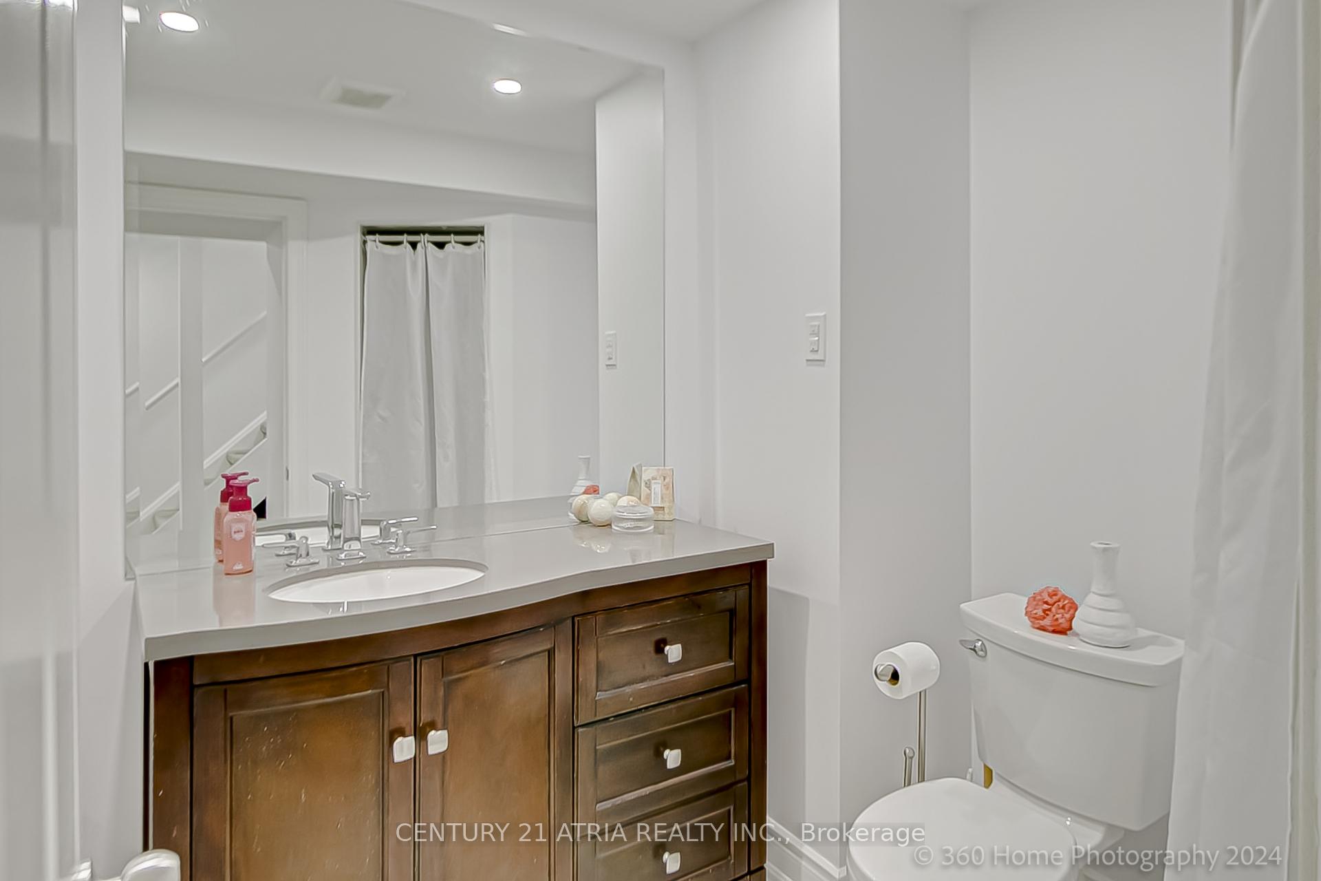 Photo 24 of 122 Denton Circle, Vaughan, Maple — HOMEH