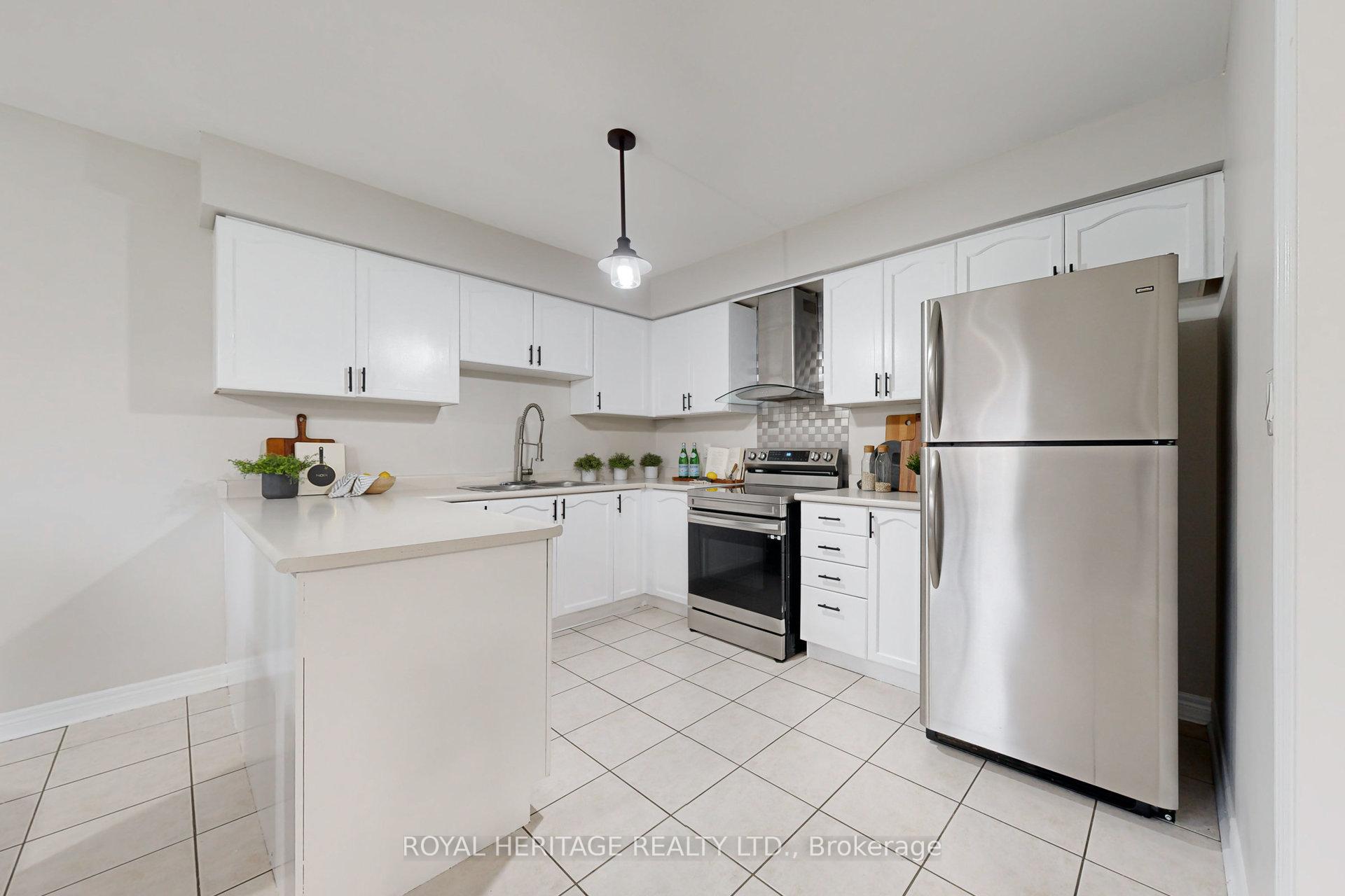 Photo 6 of 154 Queen Isabella Crescent, Vaughan, Vellore Village — HOMEH