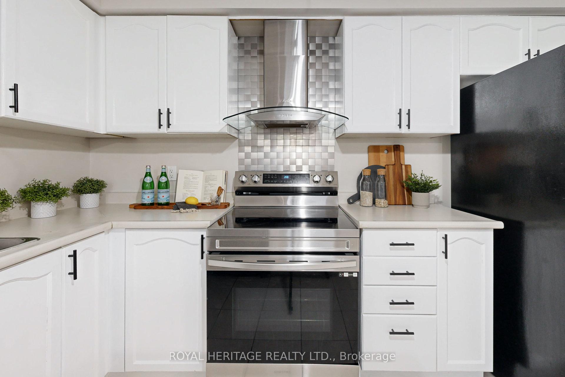 Photo 8 of 154 Queen Isabella Crescent, Vaughan, Vellore Village — HOMEH