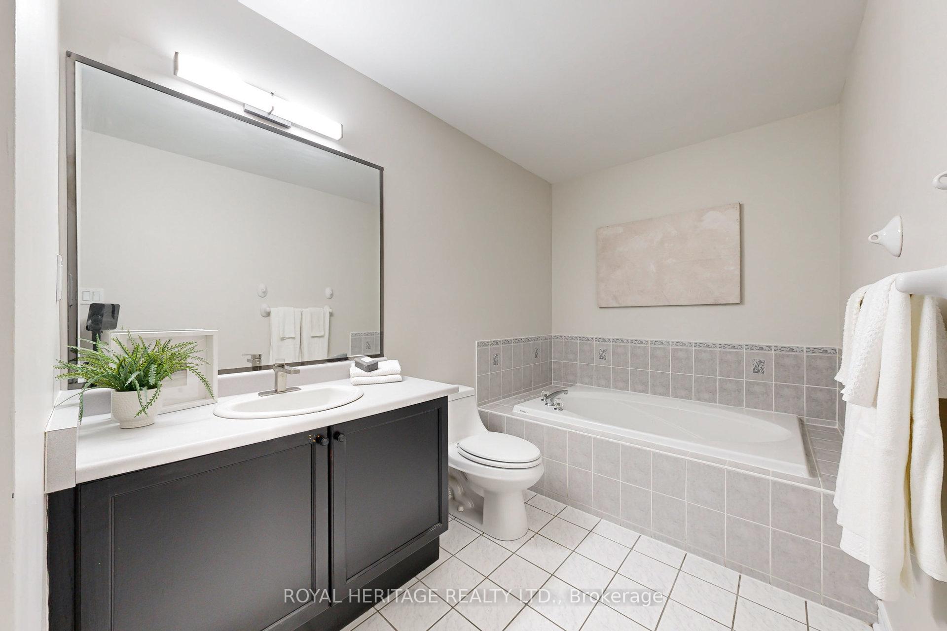 Photo 14 of 154 Queen Isabella Crescent, Vaughan, Vellore Village — HOMEH