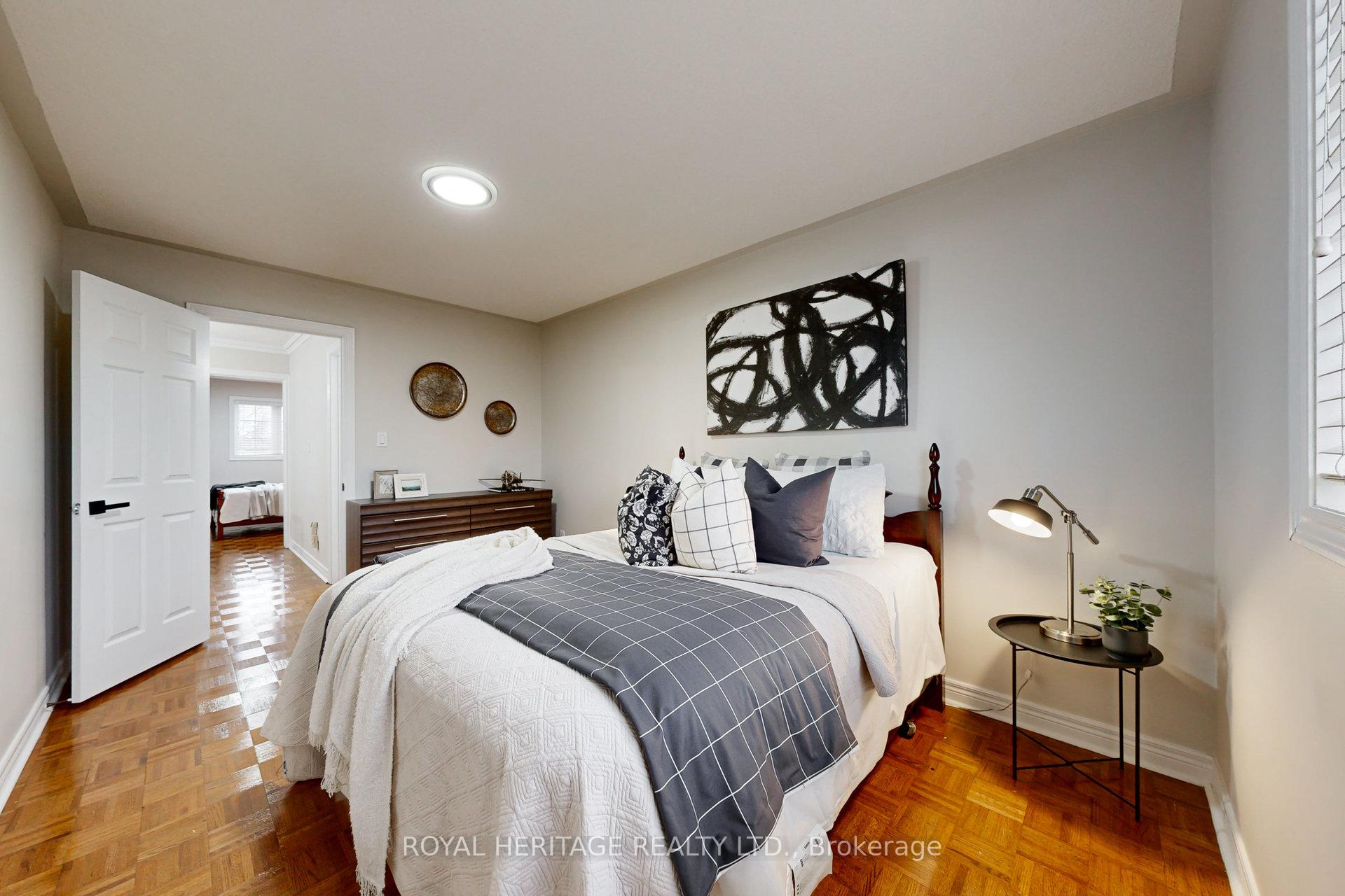 Photo 17 of 154 Queen Isabella Crescent, Vaughan, Vellore Village — HOMEH