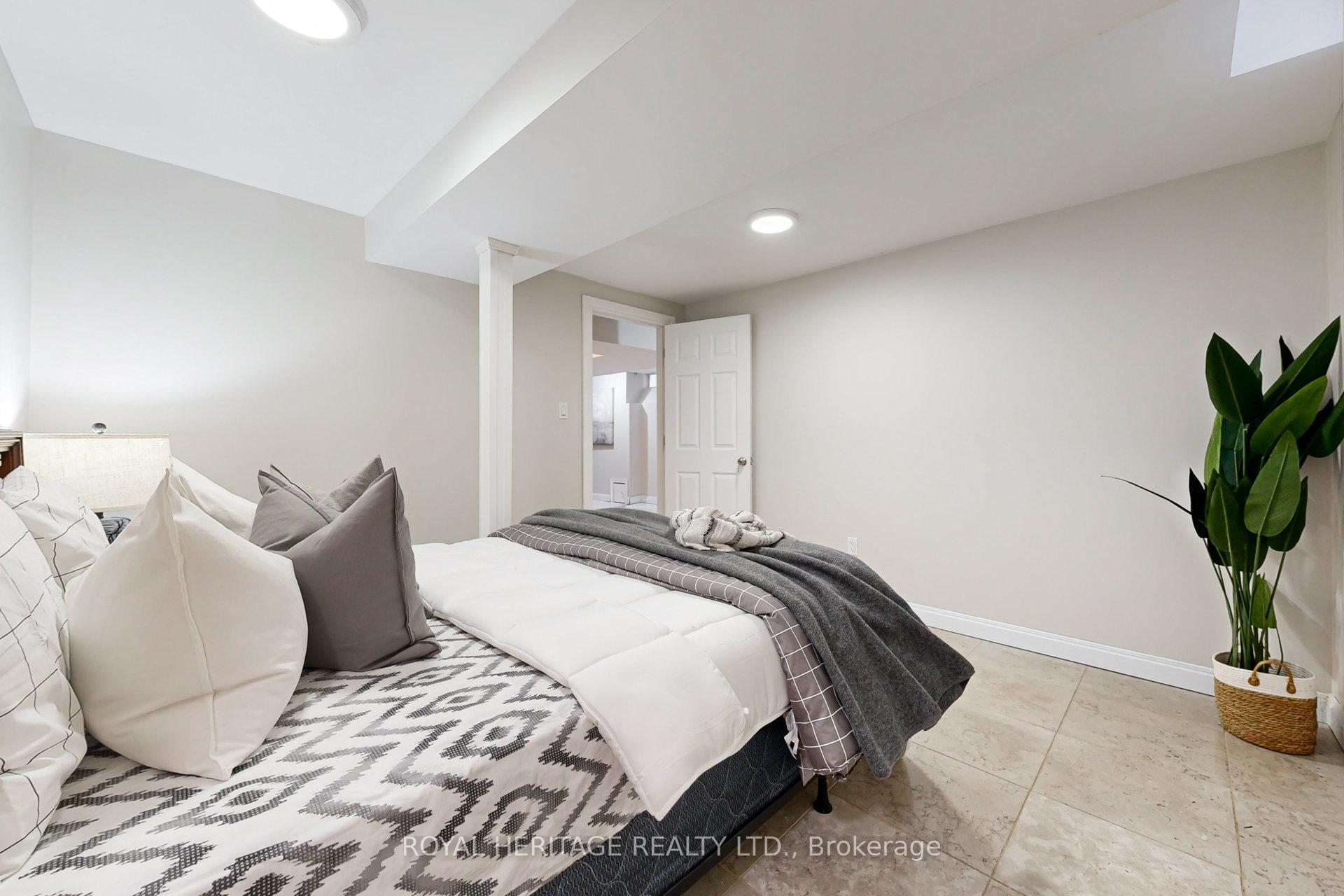 Photo 24 of 154 Queen Isabella Crescent, Vaughan, Vellore Village — HOMEH
