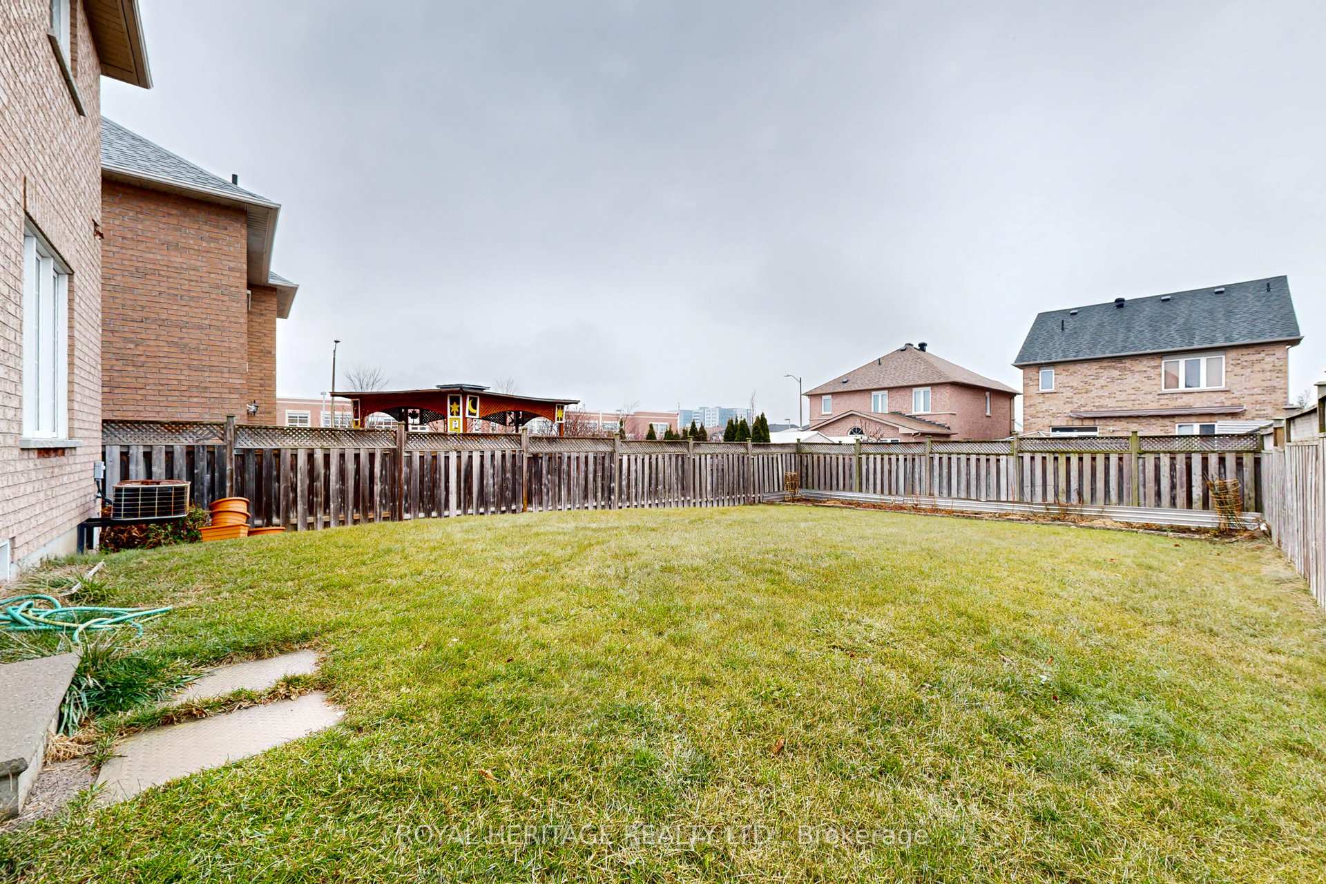 Photo 27 of 154 Queen Isabella Crescent, Vaughan, Vellore Village — HOMEH